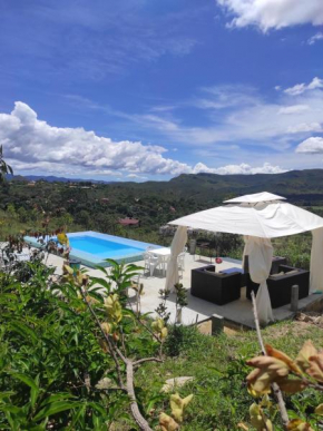 Casa de Maitreya - piscina, ar condicionado